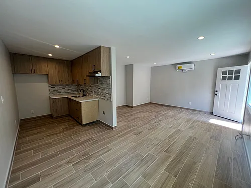 20301 Cohasset St Photo 1