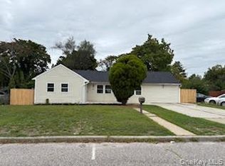 37 E Maple St, Central Islip, NY 11722