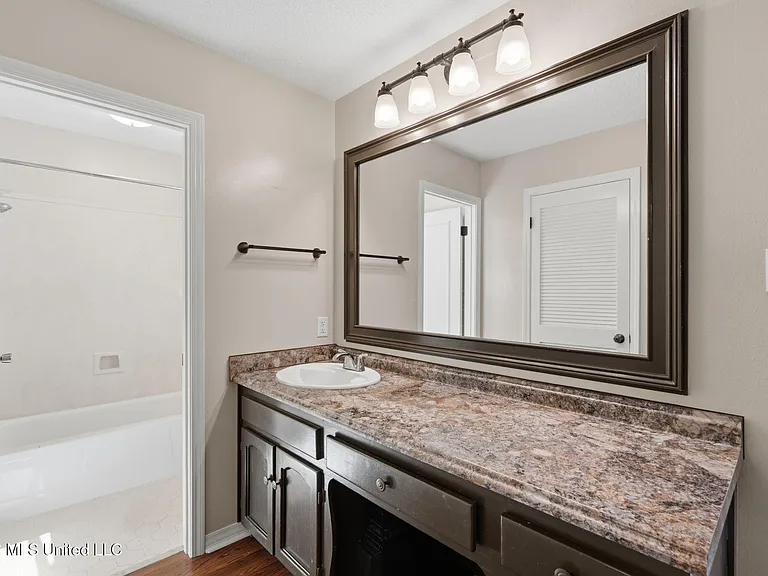 122 Booth Cir — Photo 18