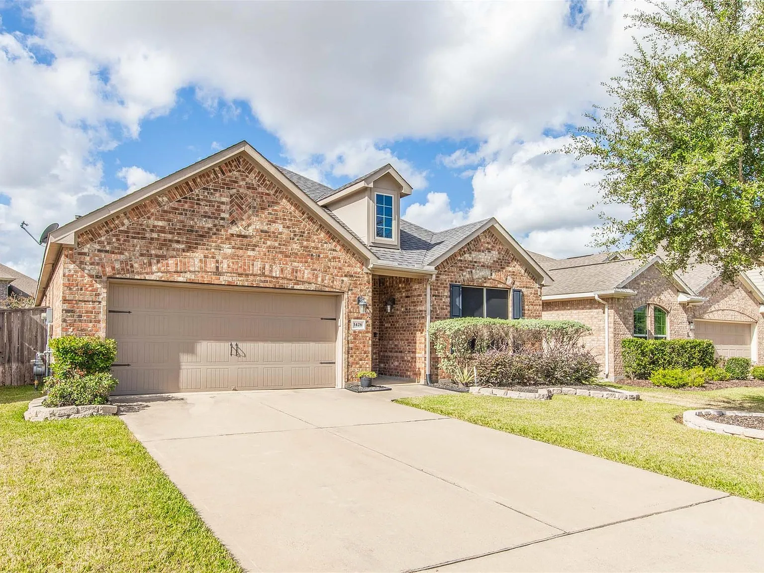 4 bed, 2.0 bath, 2394 sqft, $2,500 — Photo 3