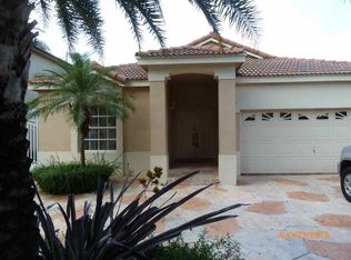 8245 NW 200th Ter, Hialeah, FL 33015