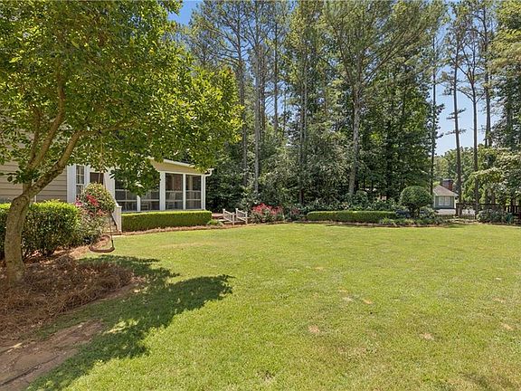 4th image of 4770 Hamptons Dr
