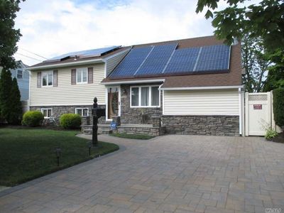 1009 N Monroe Ave, Lindenhurst, NY, 11757