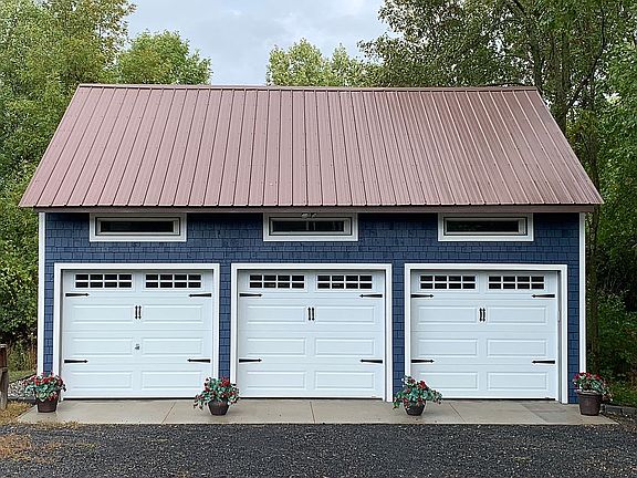 3-Car Garage With Loft