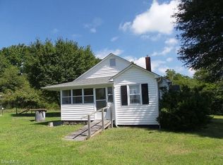 2825 Longtown Rd, Boonville, NC 27011