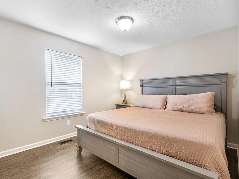 2423 Sawmill St — Photo 18