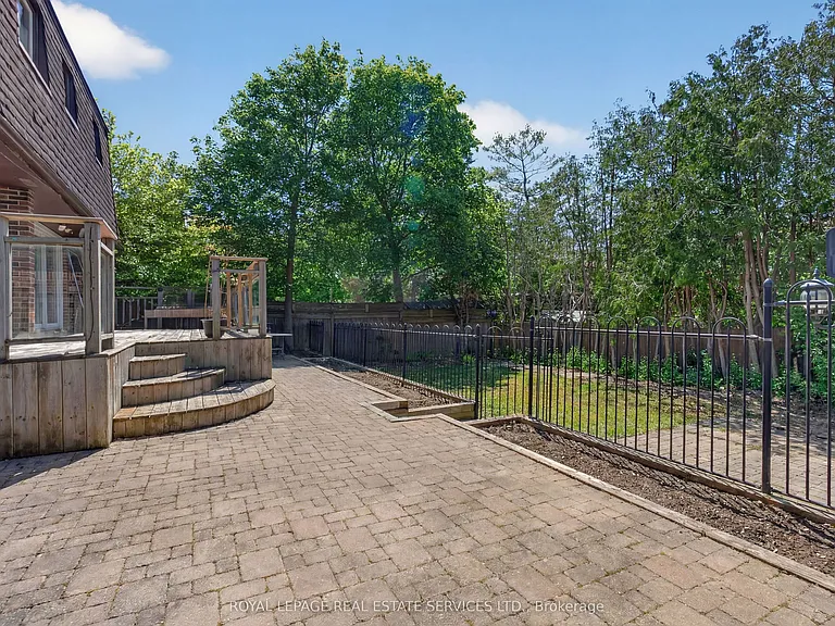 28 Wootten Way N — Photo 40