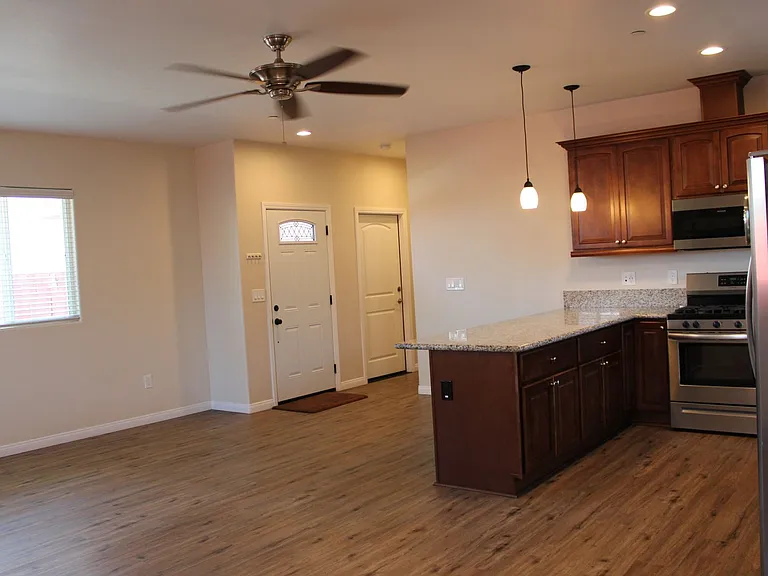 1013 Florida St — Photo 5