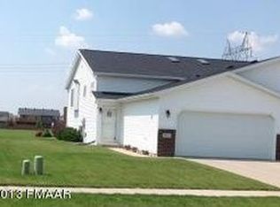 1082 Parkway Dr, West Fargo, ND 58078