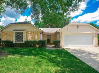 7111 Pickett Dr, Richmond, TX 77469
