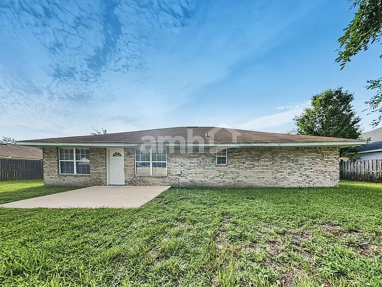 3156 Peppertree Dr — Photo 17