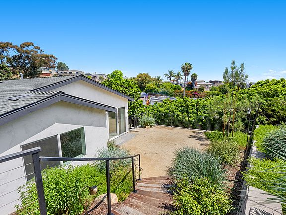 2nd image of 3604 Oleander Dr