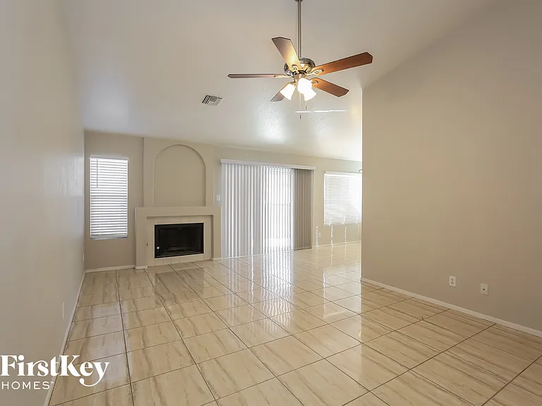 4912 Breezy Day Dr — Photo 4
