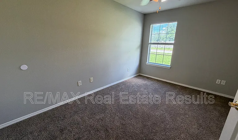 2400 SW 15th St — Photo 12