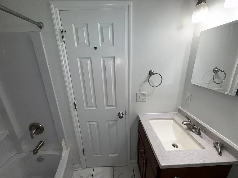 212 Romney St — Photo 20