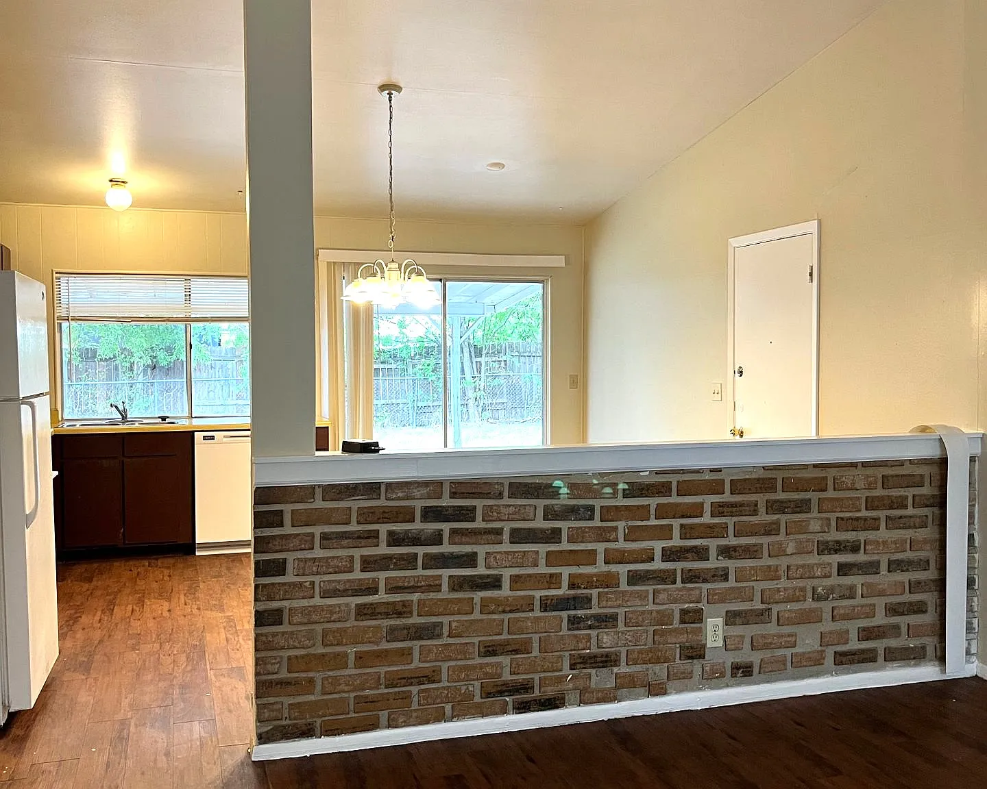 3 bed, 980 sqft, $1,100 — Photo 3