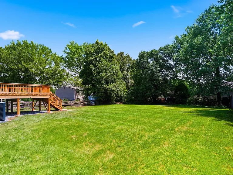 202 Leslie Ct #202 — Photo 43