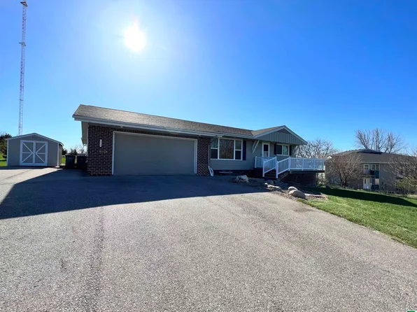 1712 Violet Ln, Storm Lake, IA 50588