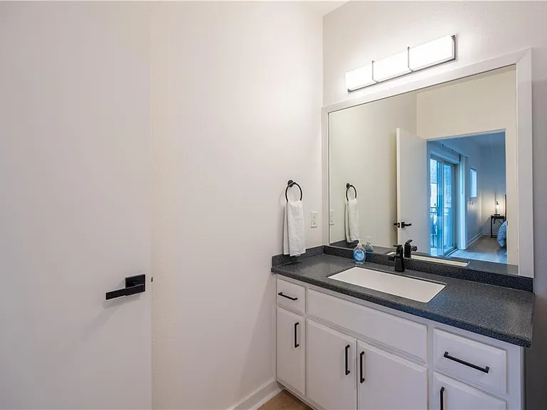 302 SW 6th St #22 — Photo 10