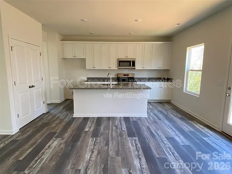 1662 Nicholas Way — Photo 3