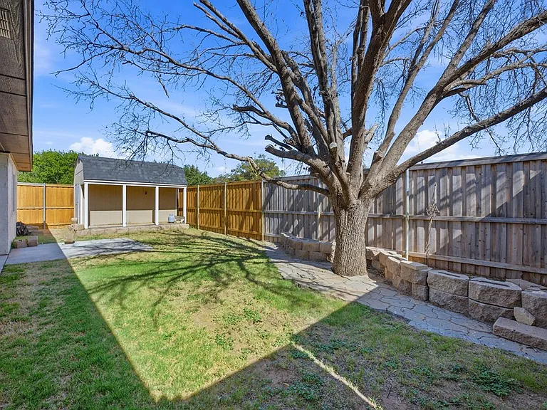 4910 Kingsboro Ct — Photo 10