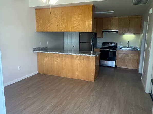 997 E J St #5, Oakdale, CA 95361