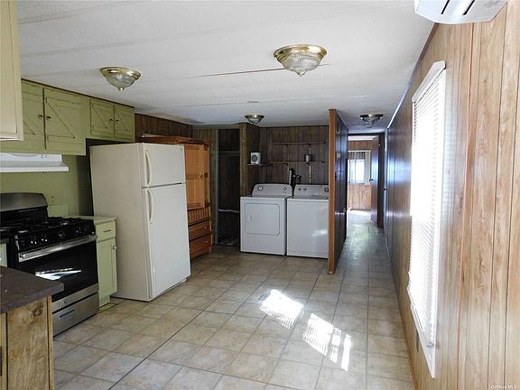 3rd image of 37-64 Hubbard Ave