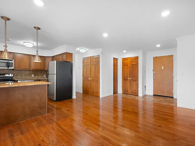 141 Great Neck Rd #2G — Photo 12