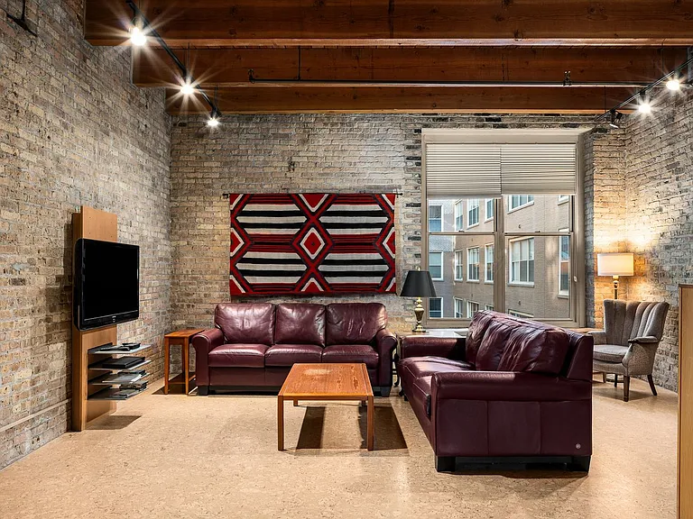 540 N Lake Shore Dr — Photo 26