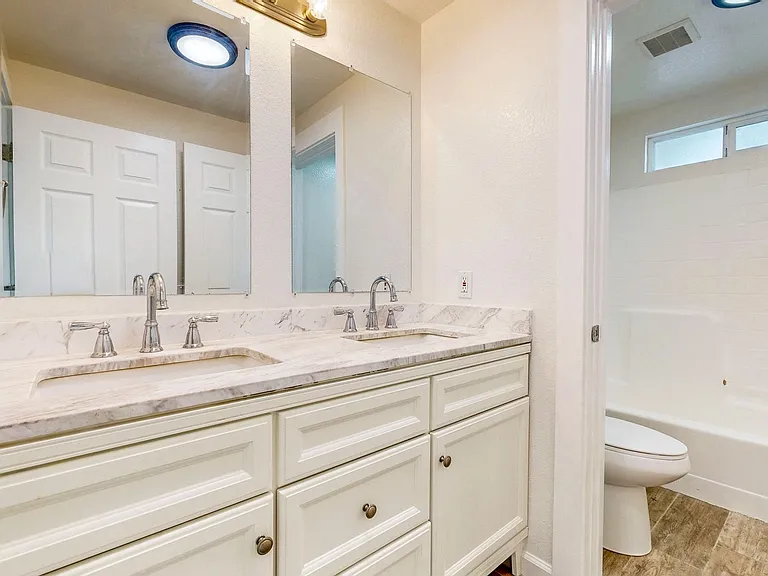 2113 Dennis Ln — Photo 15