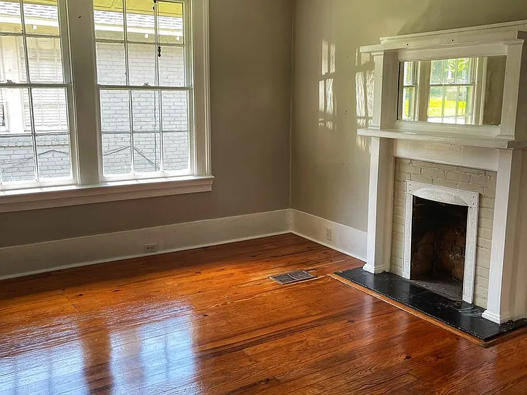 1911 Capitol Ave — Photo 3
