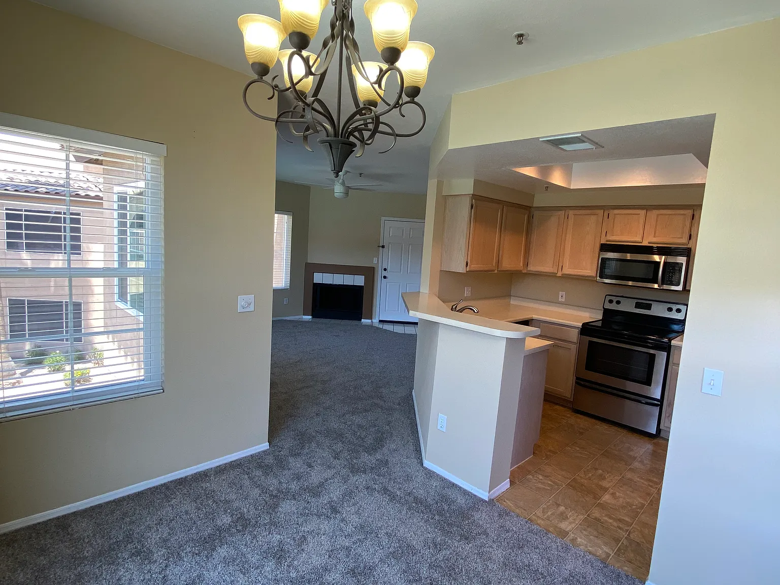 2 bed, 1010 sqft, $1,725 — Photo 3
