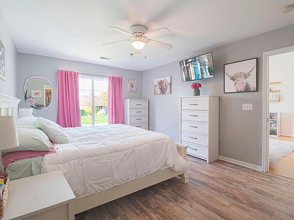 3rd image of 210 Sparkleberry Ln