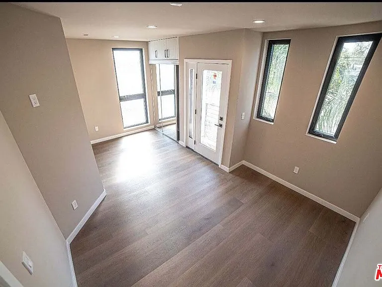 9904 Laurel Canyon Blvd — Photo 16