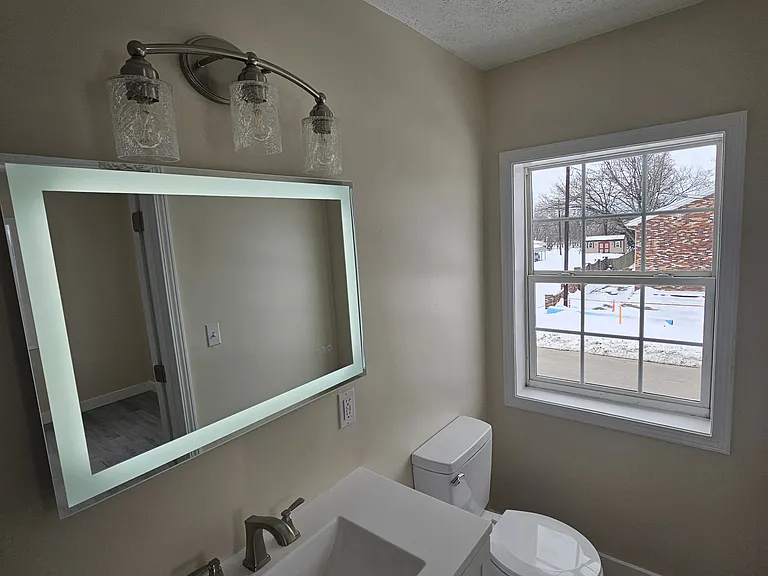 507 E Water St — Photo 4