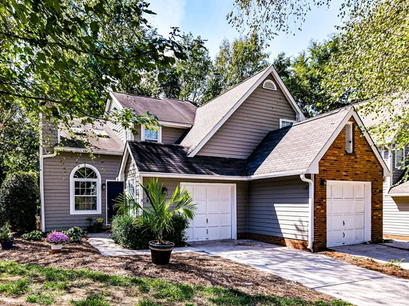 9028 Saint Thomas Ln, Charlotte, NC 28277