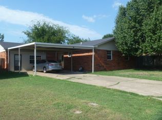 1104 Meadow Park Rd, Marietta, OK 73448