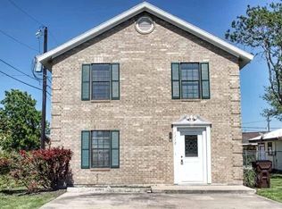 1518 S Medina St, Lockhart, TX 78644