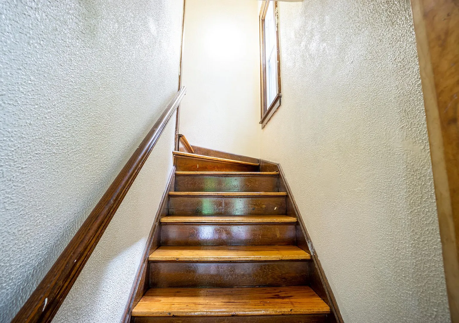 689 Allen St Apt 2 - Available 8/1/27 - Large Newly Renovated Second Floor Flat — Photo 1
