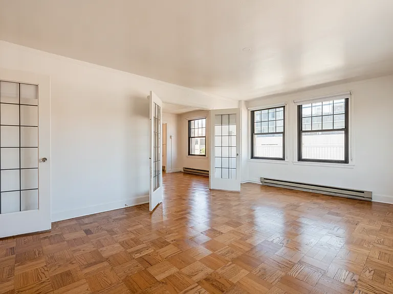 Comfortable Urban Living in a Classic Brick Building Near UW & Light Rail — Photo 45