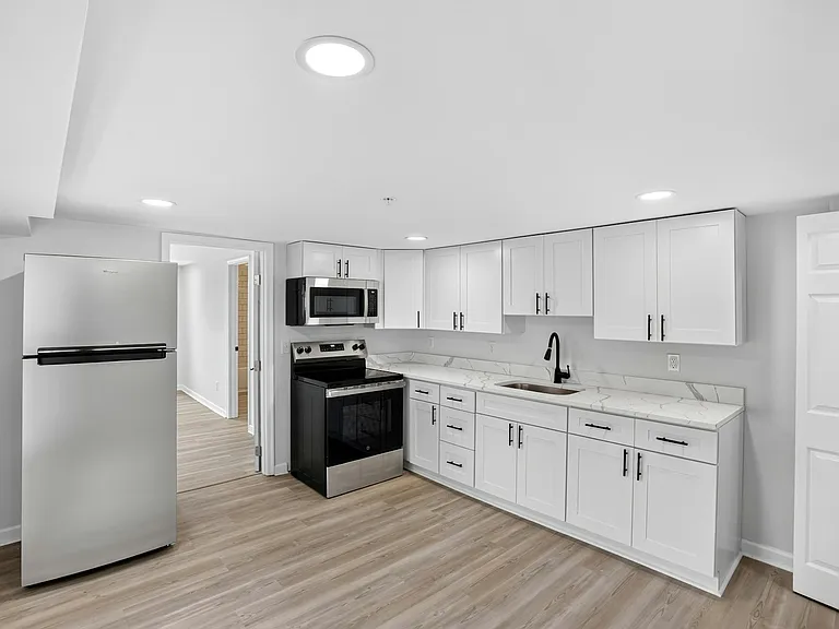 428 S Governors Ave #B — Photo 13