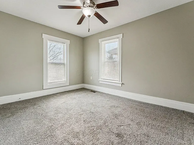 882 Gilbert St — Photo 14