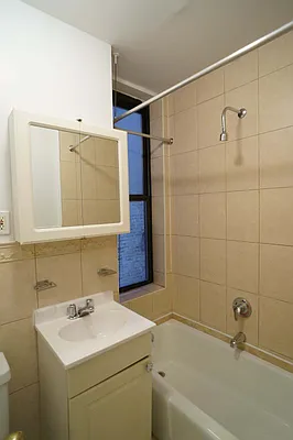 Rented by Bohemia Realty Group | media 18