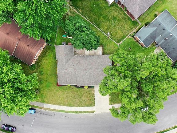 3rd image of 1316 Wright Cir