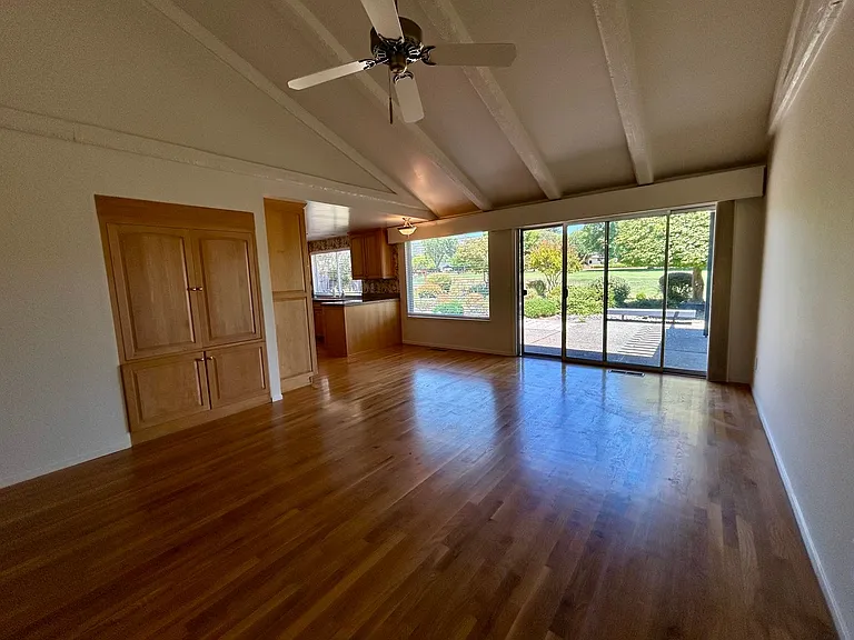 266 Valley Oaks Dr — Photo 8