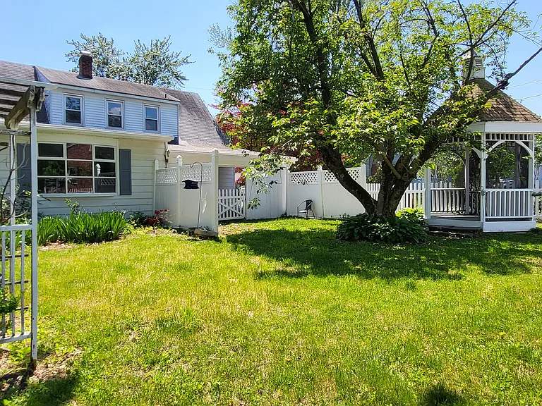 156 Doris St — Photo 25