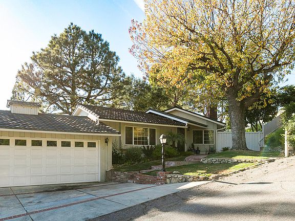 2nd image of 2302 Jayma Ln
