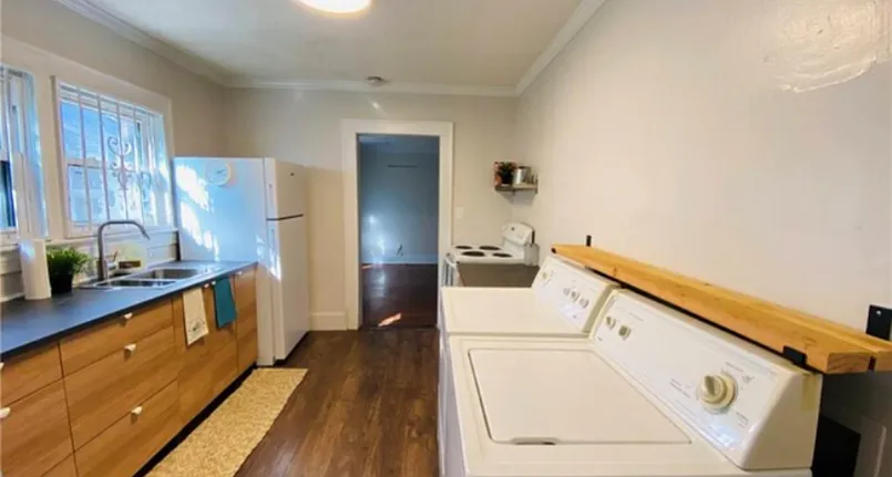938 Beckwith St SW — Photo 1