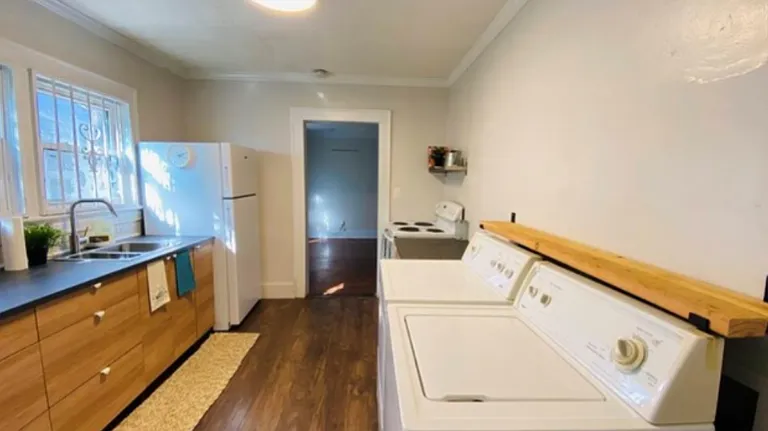 938 Beckwith St SW — Photo 1