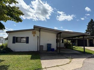 97 Bobolink St, Rochester, MI 48309